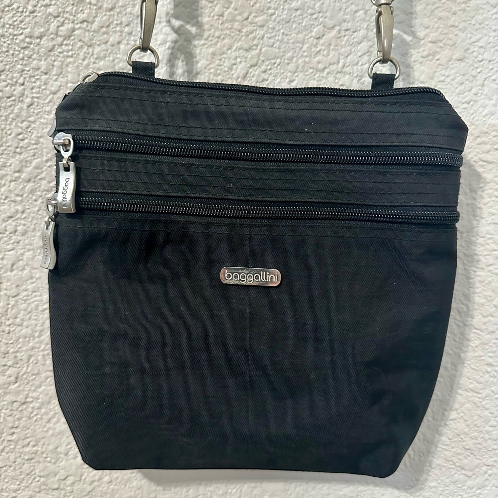 Baggallini Black Nylon Crossbody Bag - Picture 1 of 6